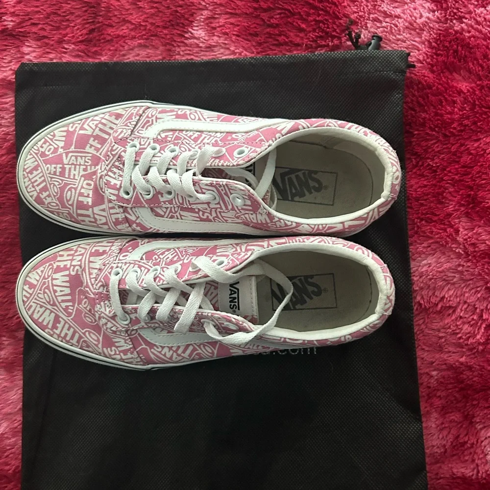 Vans Pink and White Graphic Sneakers - Picture 2 of 8